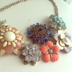 Broach statement necklace